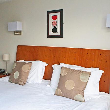 Clough Manor Hotel Denshaw ภายนอก รูปภาพ
