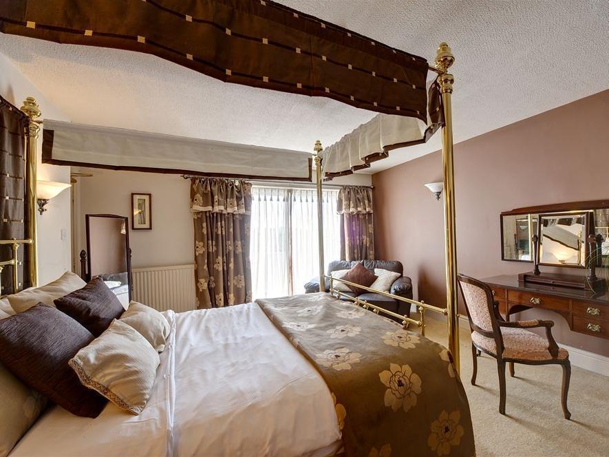 Clough Manor Hotel Denshaw ภายนอก รูปภาพ