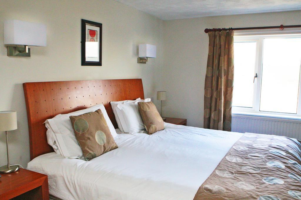 Clough Manor Hotel Denshaw ภายนอก รูปภาพ