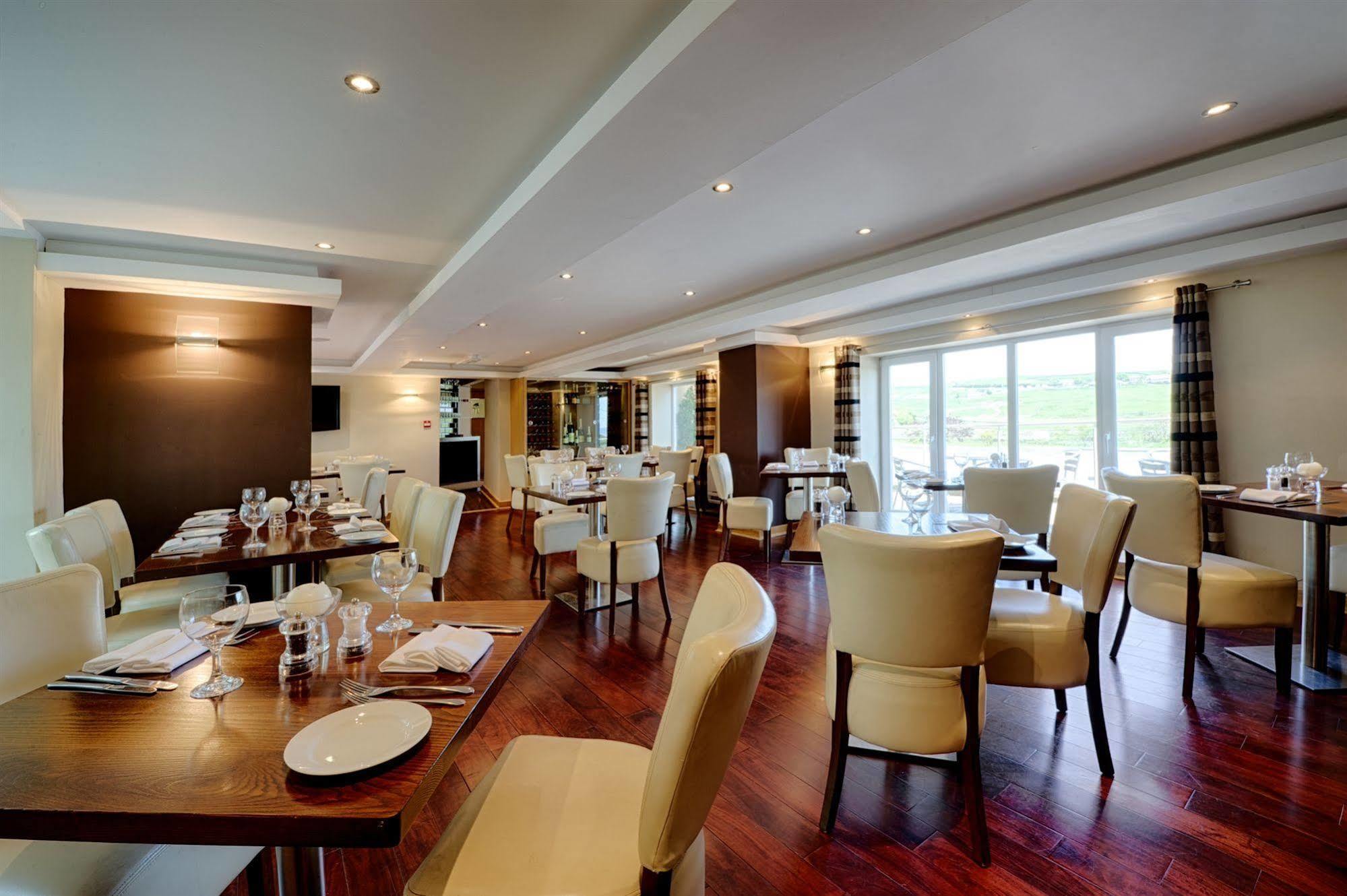 Clough Manor Hotel Denshaw ภายนอก รูปภาพ