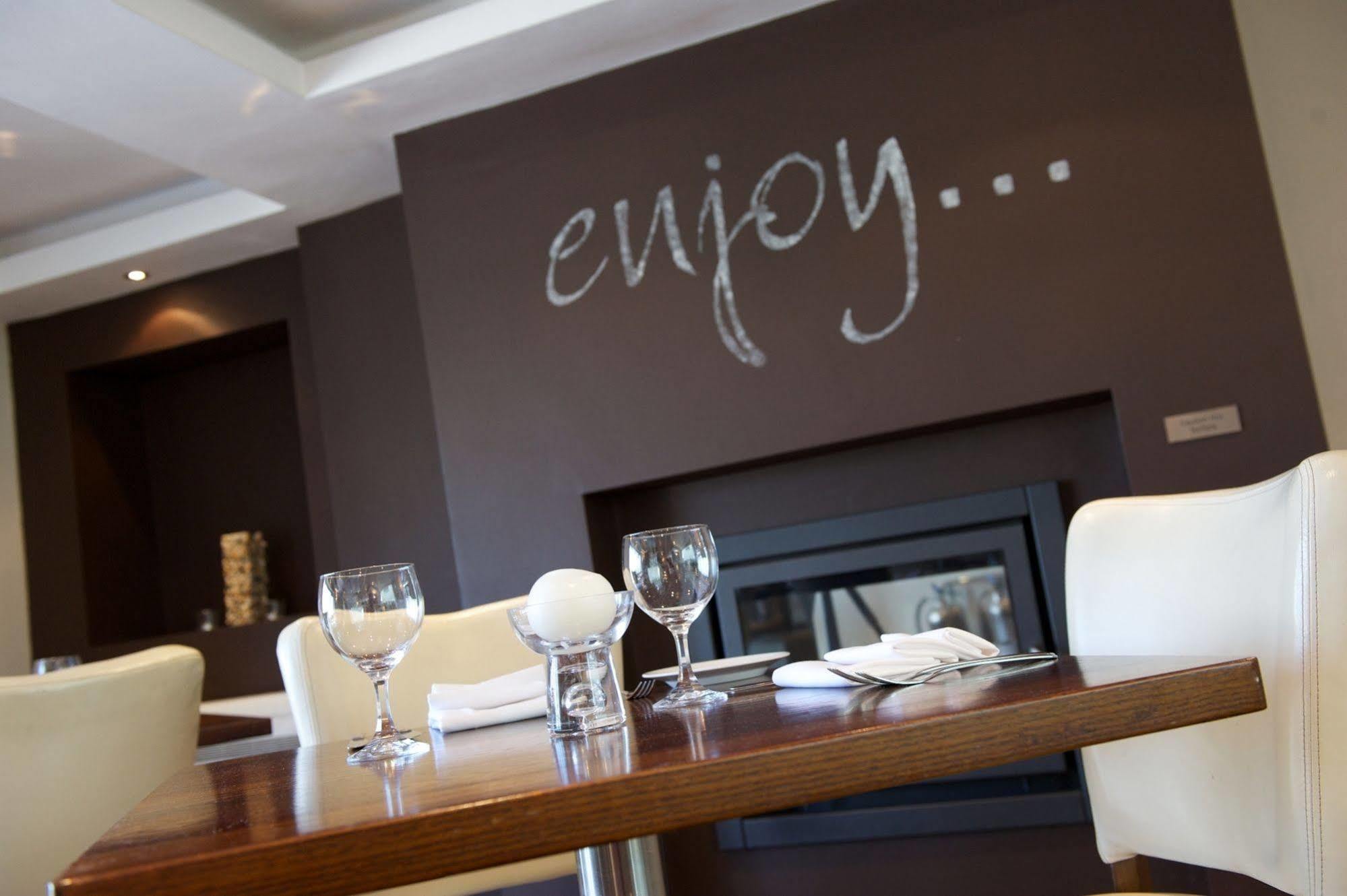 Clough Manor Hotel Denshaw ภายนอก รูปภาพ