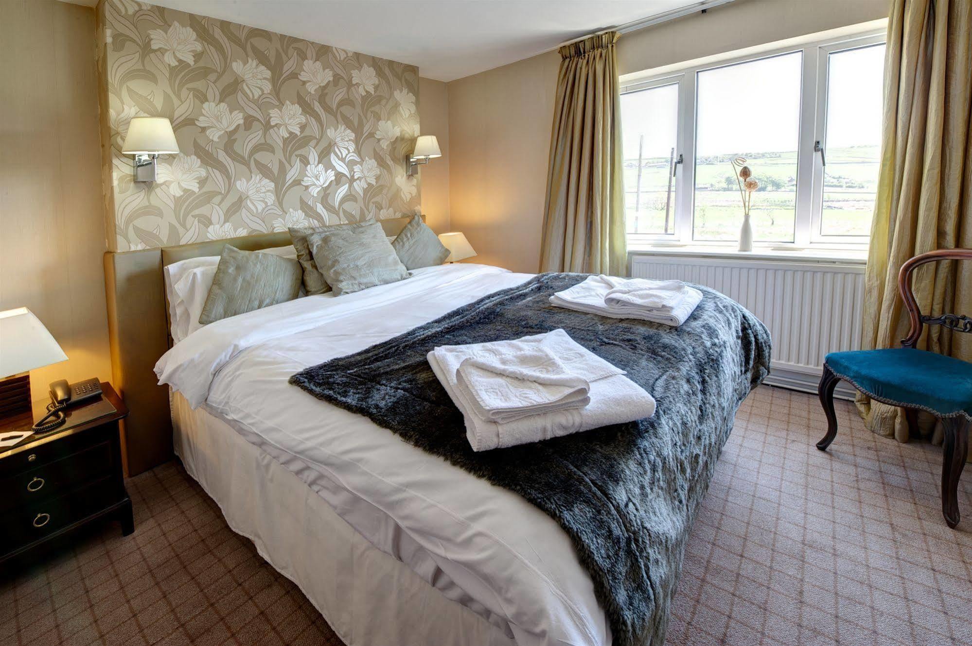 Clough Manor Hotel Denshaw ภายนอก รูปภาพ