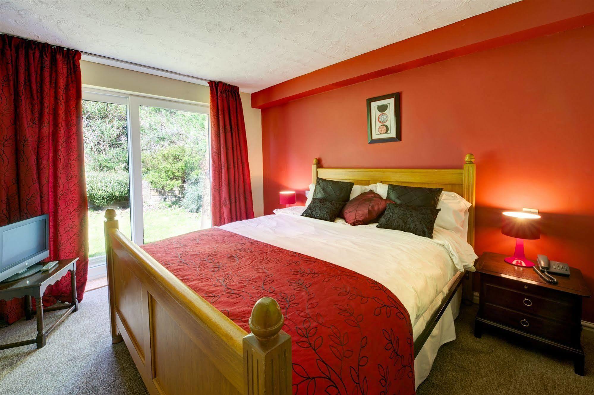 Clough Manor Hotel Denshaw ภายนอก รูปภาพ