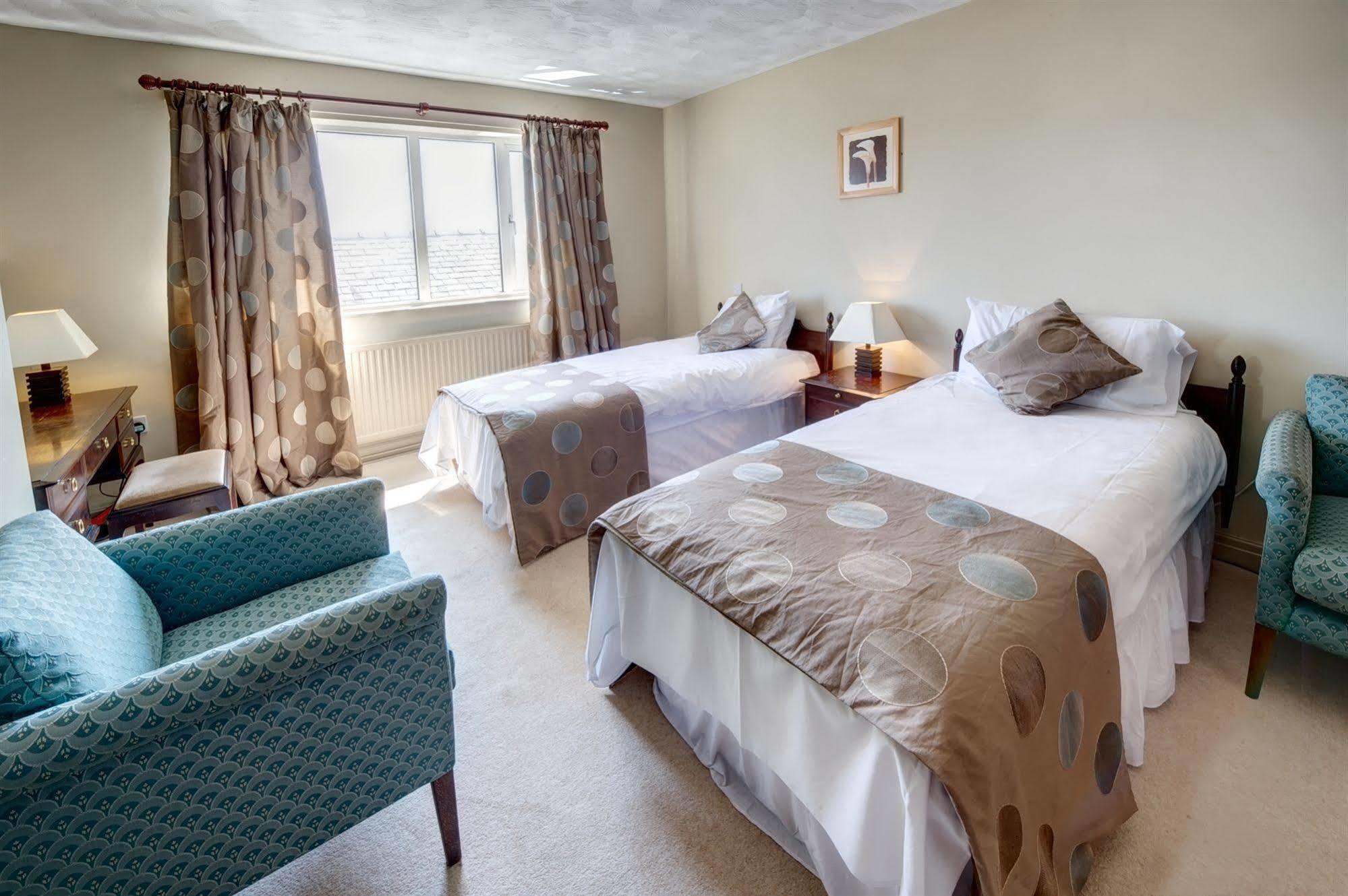 Clough Manor Hotel Denshaw ภายนอก รูปภาพ