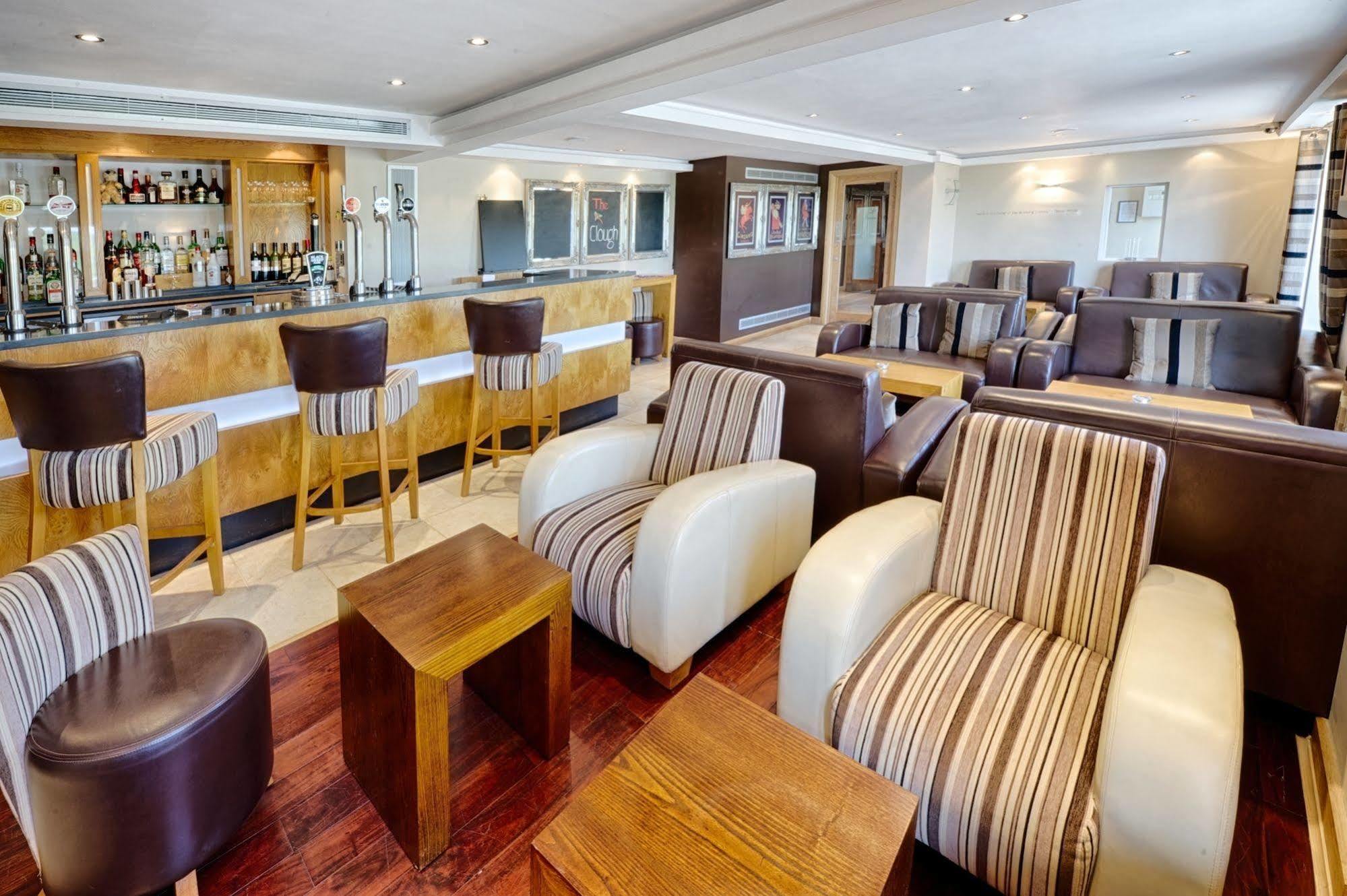 Clough Manor Hotel Denshaw ภายนอก รูปภาพ