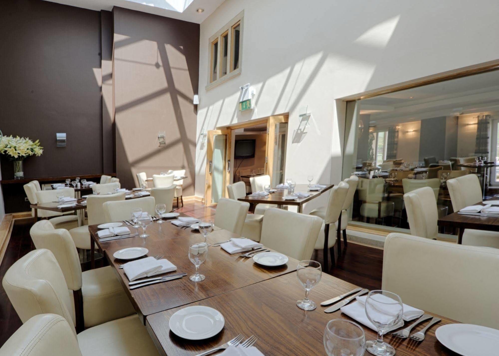 Clough Manor Hotel Denshaw ภายนอก รูปภาพ