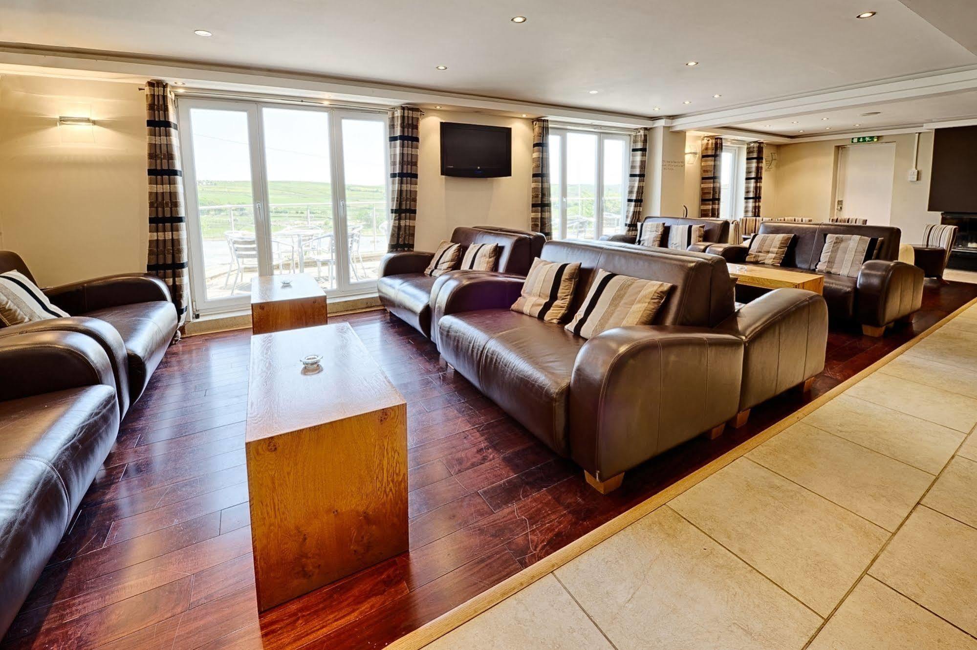 Clough Manor Hotel Denshaw ภายนอก รูปภาพ