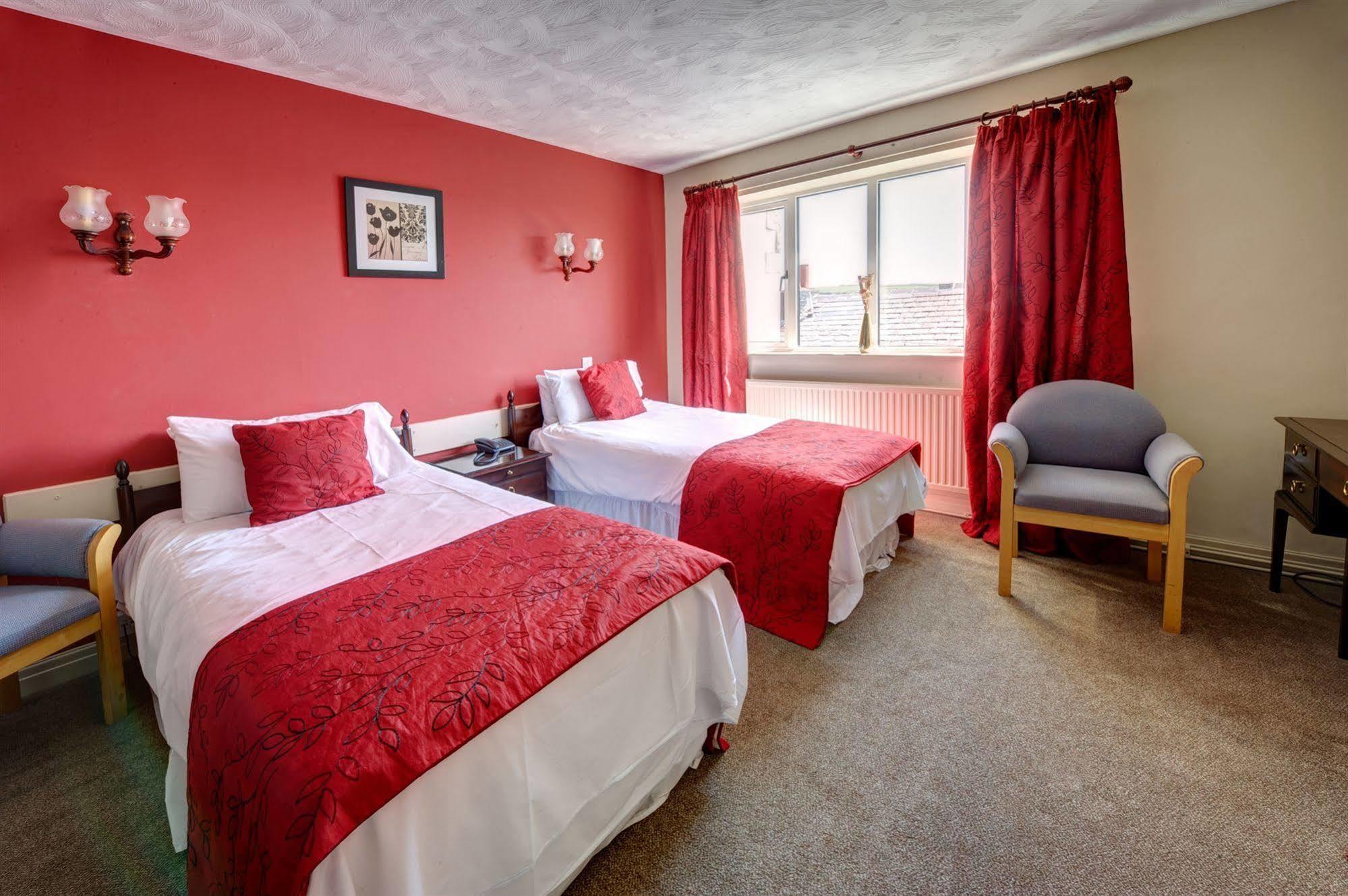 Clough Manor Hotel Denshaw ภายนอก รูปภาพ